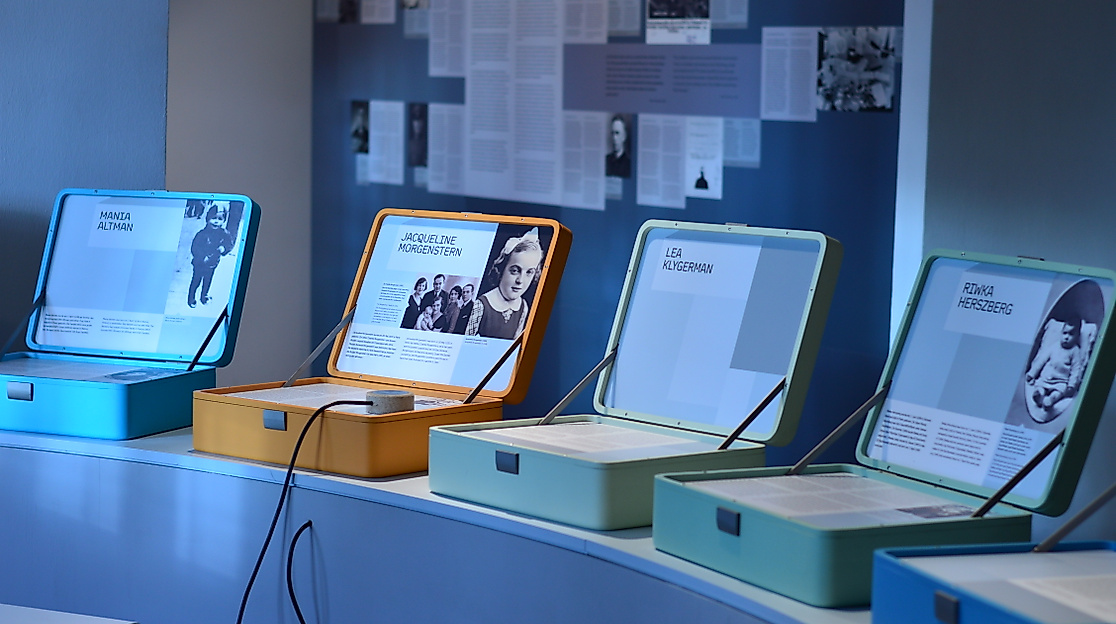 Ausstellung der Biografien in der Gedenkstätte Bullenhuser Damm