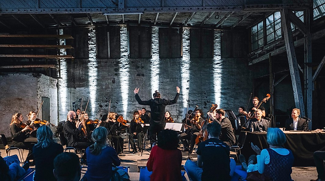 Orchester im Treppenhaus