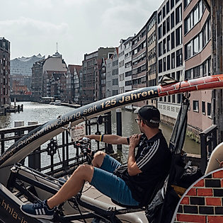 Mit der Rickscha durch Hamburg