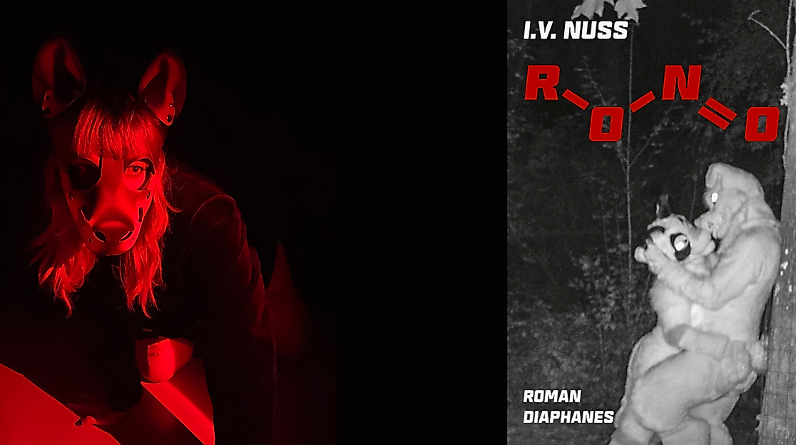 Eine Person in einem Fursuit wird in rotem Licht angeleuchtet. Nebendran ist das Buchcover von »R-O-N=O«.