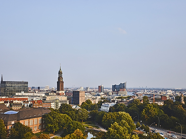 Vogelperspektive auf die Hamburger Neustadt mit Blick auf Dächer und Fürst-Bismarck-Denkmal