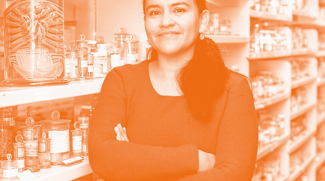 Portrait-Nancy-orange