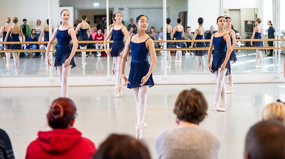 Ausbildungsklasse VI der Ballettschule des Hamburg Ballett