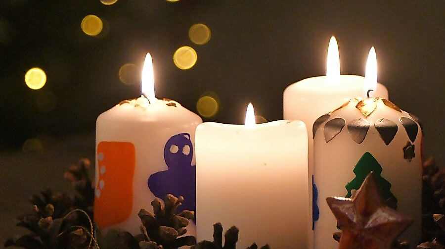 Advent, Advent, ein Lichtlein brennt