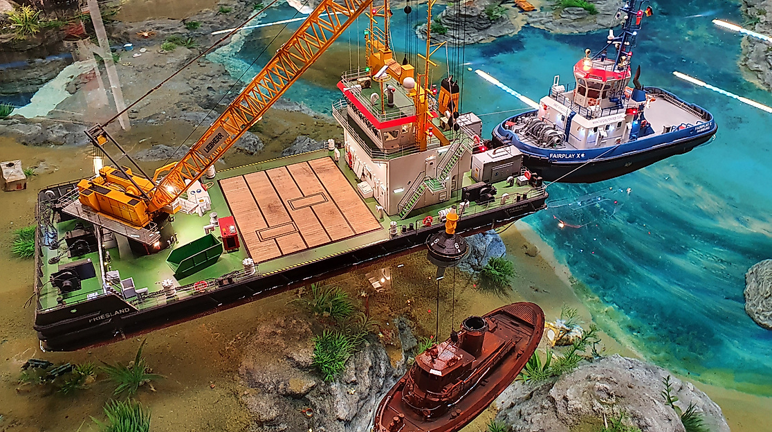 Bild12_Wrackbergung mit funkferngesteuertem Kran 2