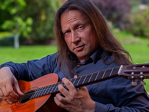 Aleksey Revenko, Gitarre
