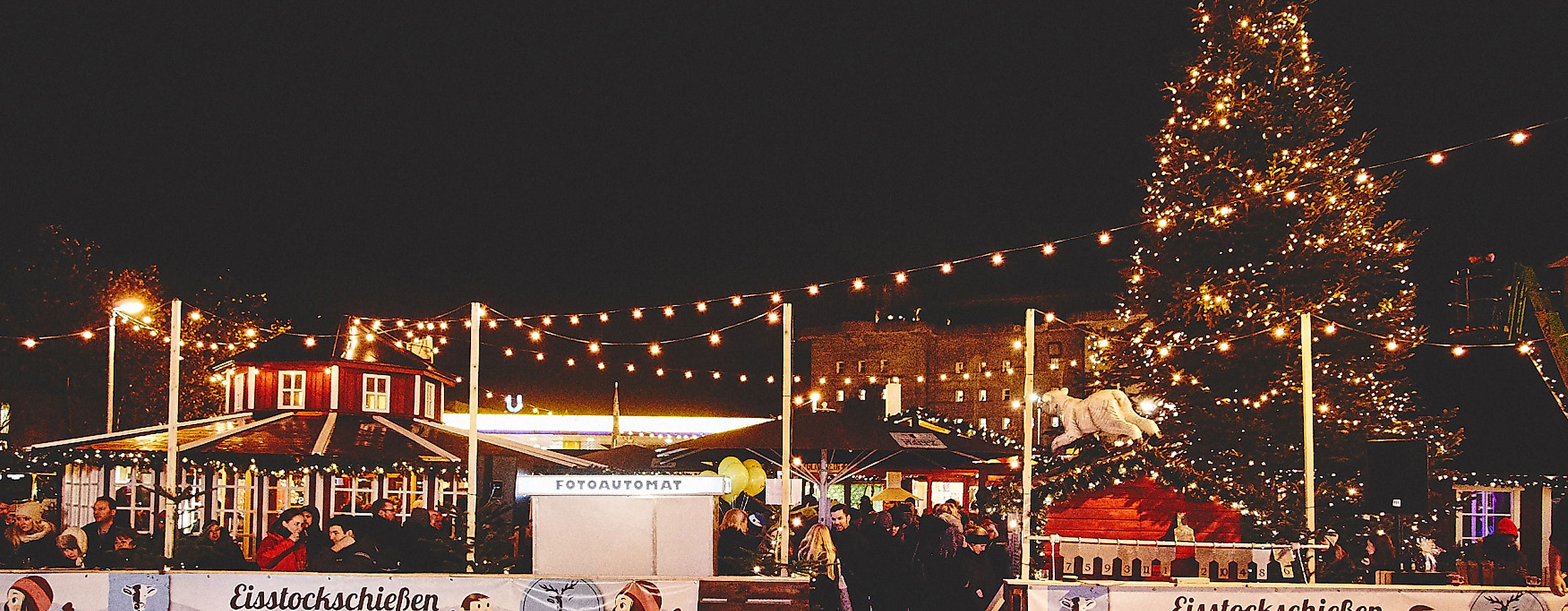 Eisstockschießen Bahn Wintergarten St. Pauli Weihnachtsmarkt Rindermarkthalle