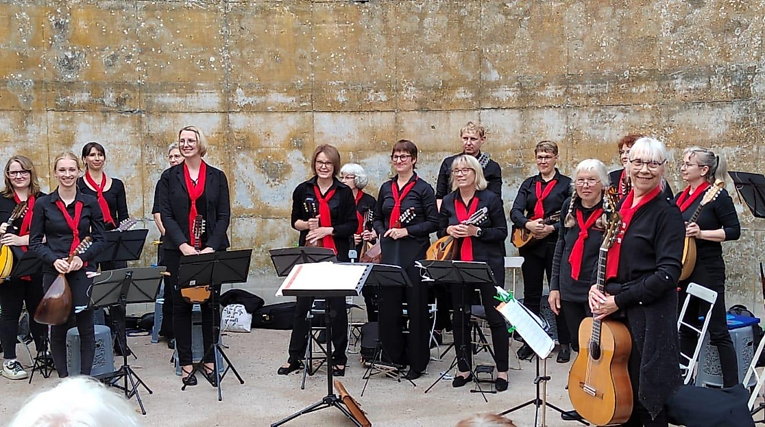 Langendorfer Mandolienenorchester in Weitsche