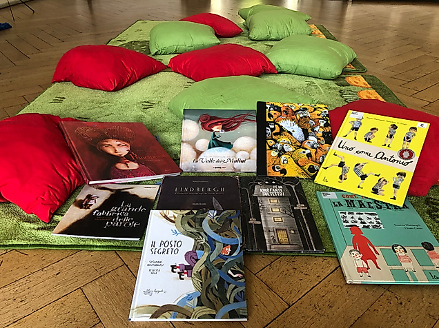 Storie in valigia_libri sul tappeto