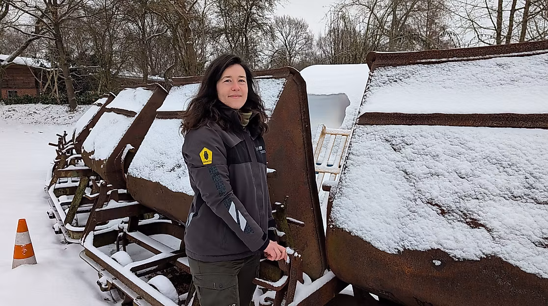 Jade Martin auf dem Betriebshof der Torfbahn