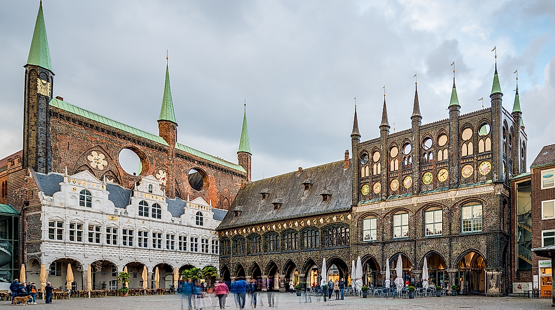 Ins Zentrum der Macht: Kombi-Tour Altstadt und Rathaus