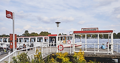 aussenalster_detail_faehrdamm_c-2018-thisisjulia-photography-2