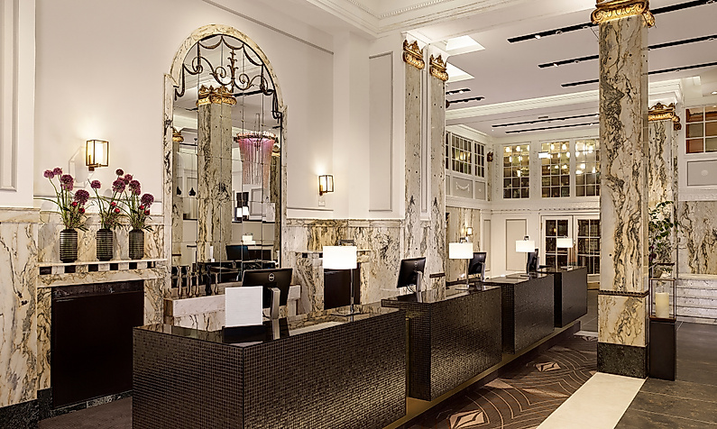 Hotel Reichshof Hamburg: Rezeption