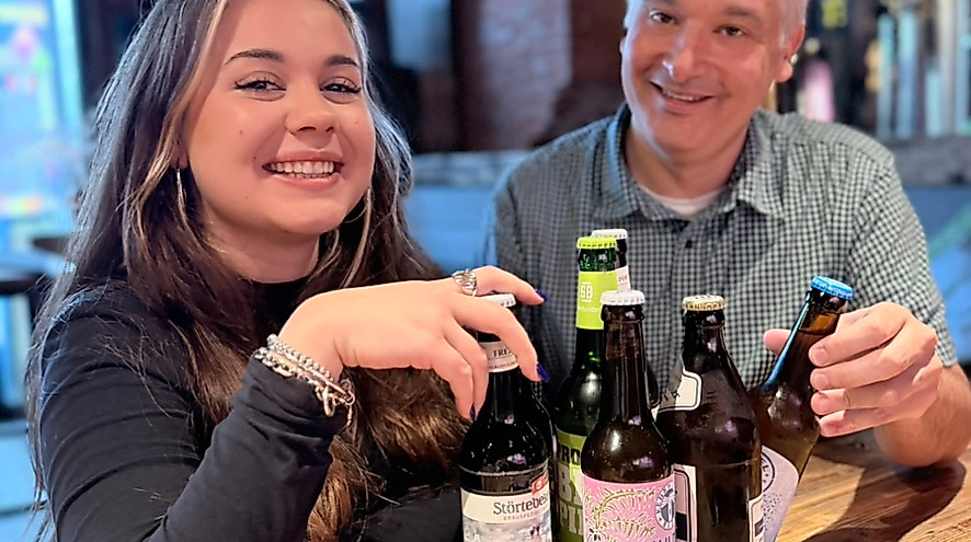 Zwei Hosts, sieben Biere, null Promille – Sarah & Dennis im Dry January Tasting.