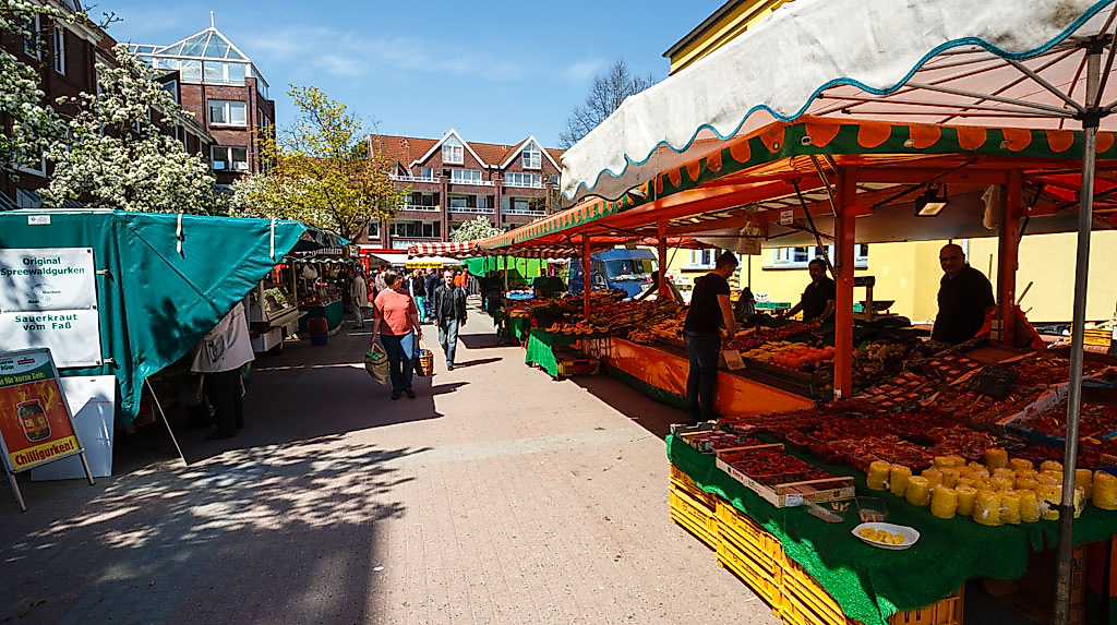Wochenmarkt in der Alten Elbgaustraße