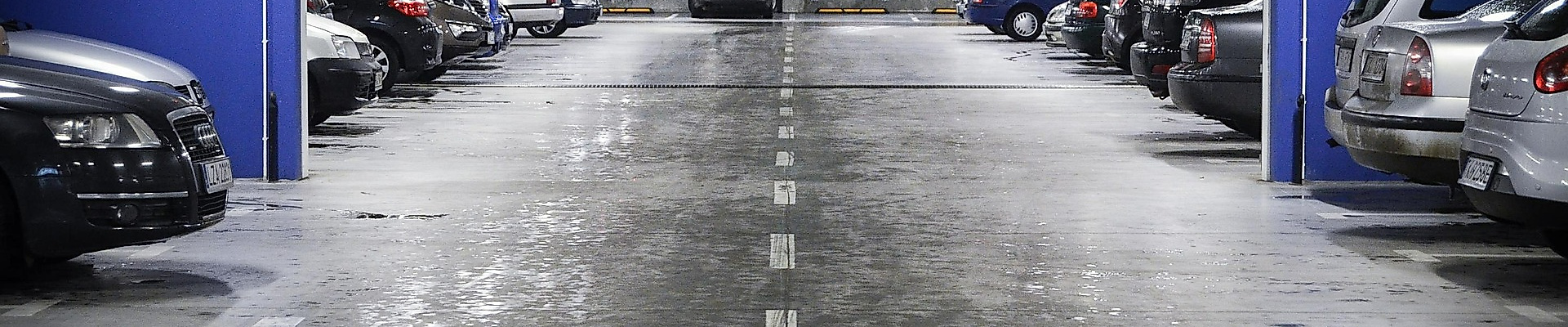 Straße in Tiefgarage