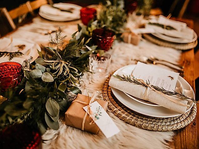 Geschmueckter Weihnachtstisch