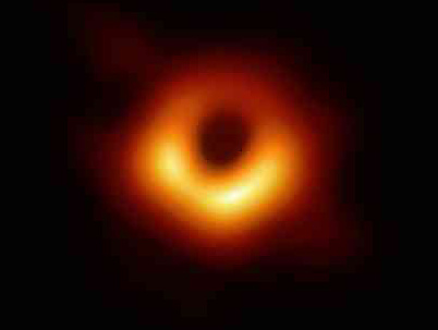 Schwarzes Loch M87