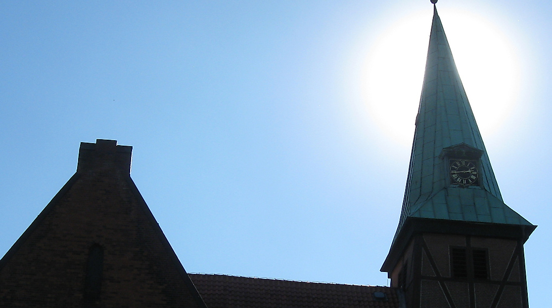 Gottesdienst mit Konfibegrüßung, parallel Kindergottesdienst, anschl. Mittagessen