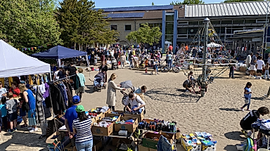 Flohmarkt_Pausenhof23_BildrechteElternrat