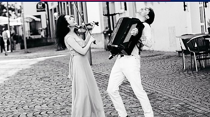 Duo Assai Movere