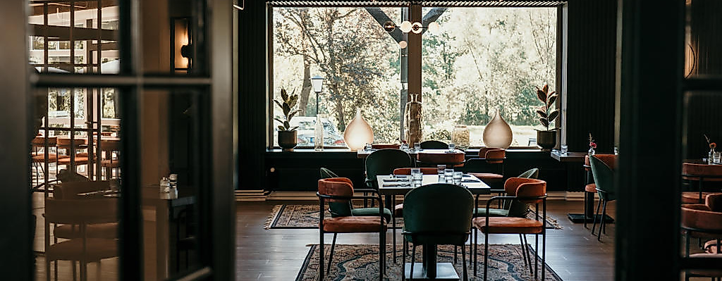 Elegantes Restaurant mit Ausblick