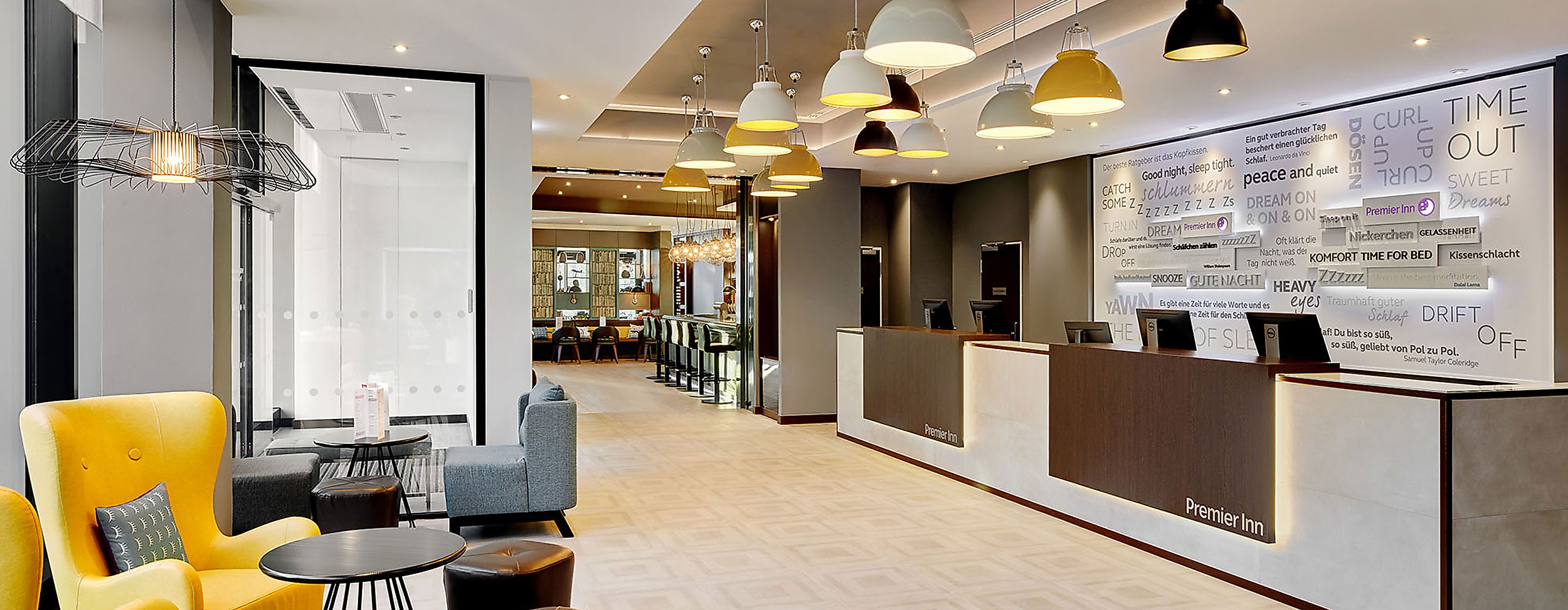 Rezeption Premier Inn Hamburg City