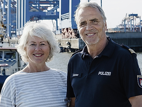 Angélique und Andreas Kästner lesen aus "Tatort Hafen - Tod im Schatten der Elbflut"