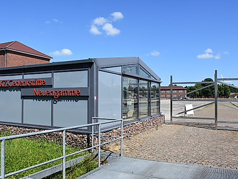 Eingang in die KZ-Gedenkstätte Neuengamme