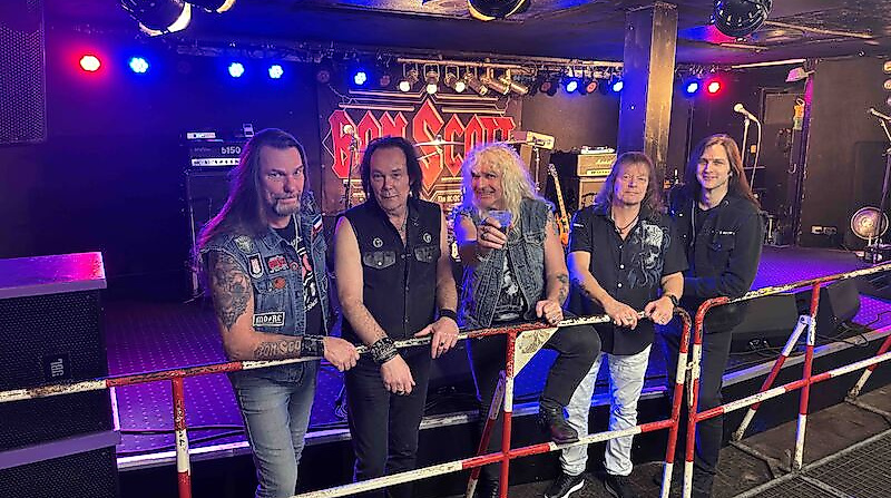 Bon Scott - THE FIRST INOFFICIAL AC/DC–COVERBAND