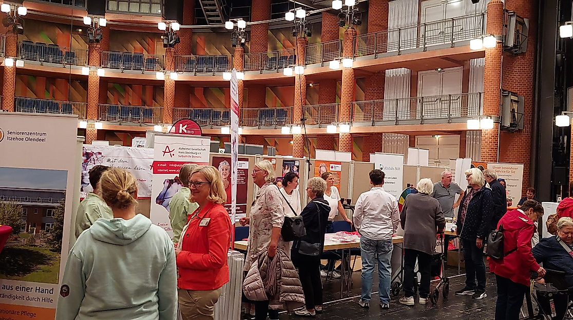 Messestände im großen Saal