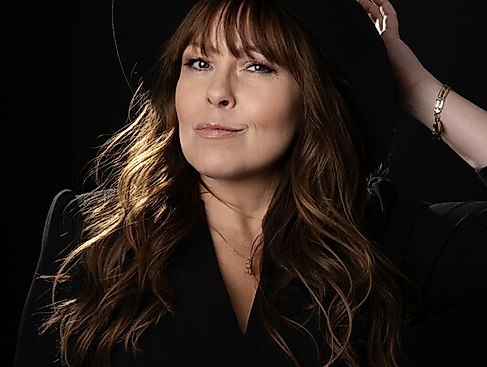 Katie Freudenschuss: Vorpremiere One-Woman-Show