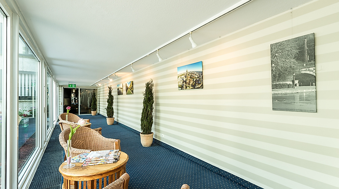 relexa hotel Bellevue Hamburg: Galeriegang