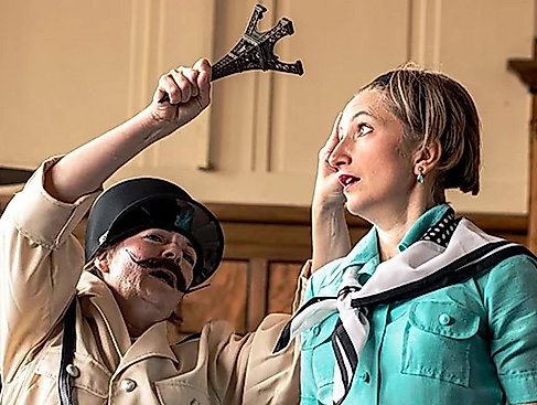 Eine Leiche im Louvre