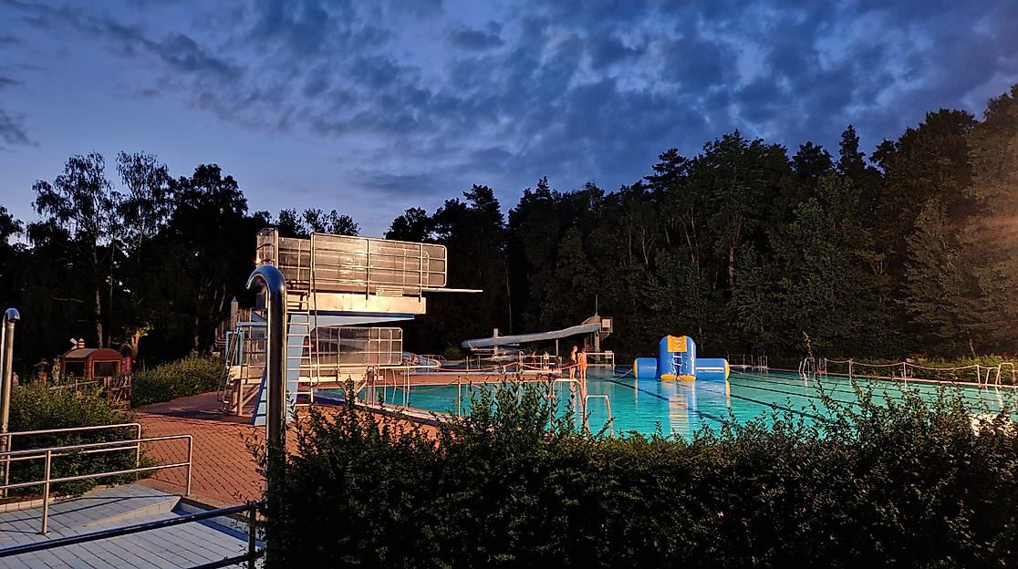 waldbad-bodenteich-nacht-kv-bad-bodenteihc-ccbysa