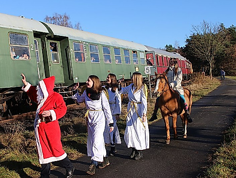 Der Nikolaus grüßt den HEIDE-EXPRESS