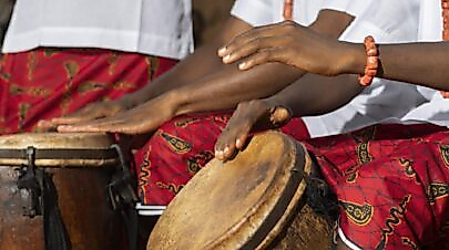 AfrikanischesTrommeln_Bild_Freepik-405x270