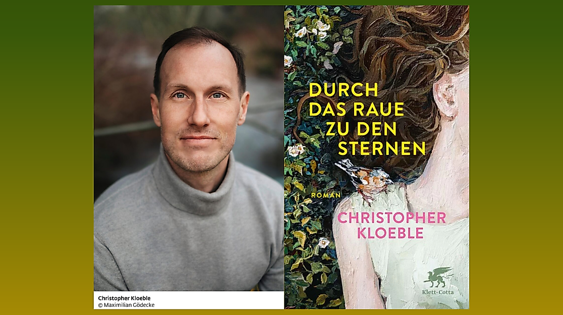 Christopher Kloeble mit Buchcover