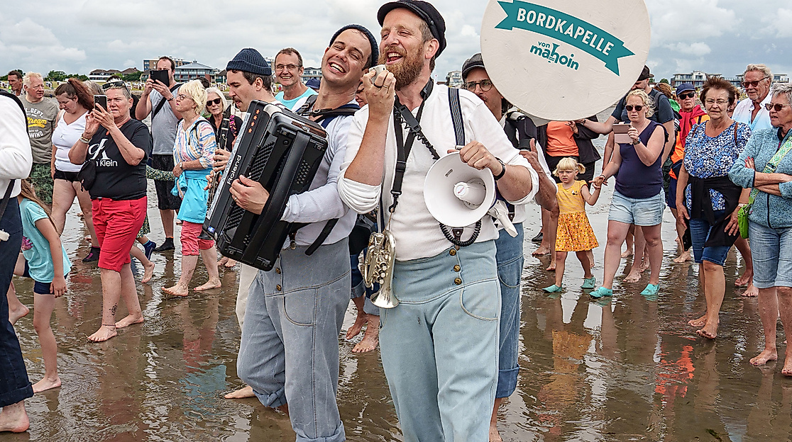 Wattenlaufen mit Musik mit  BORDKAPELLE von mahoin