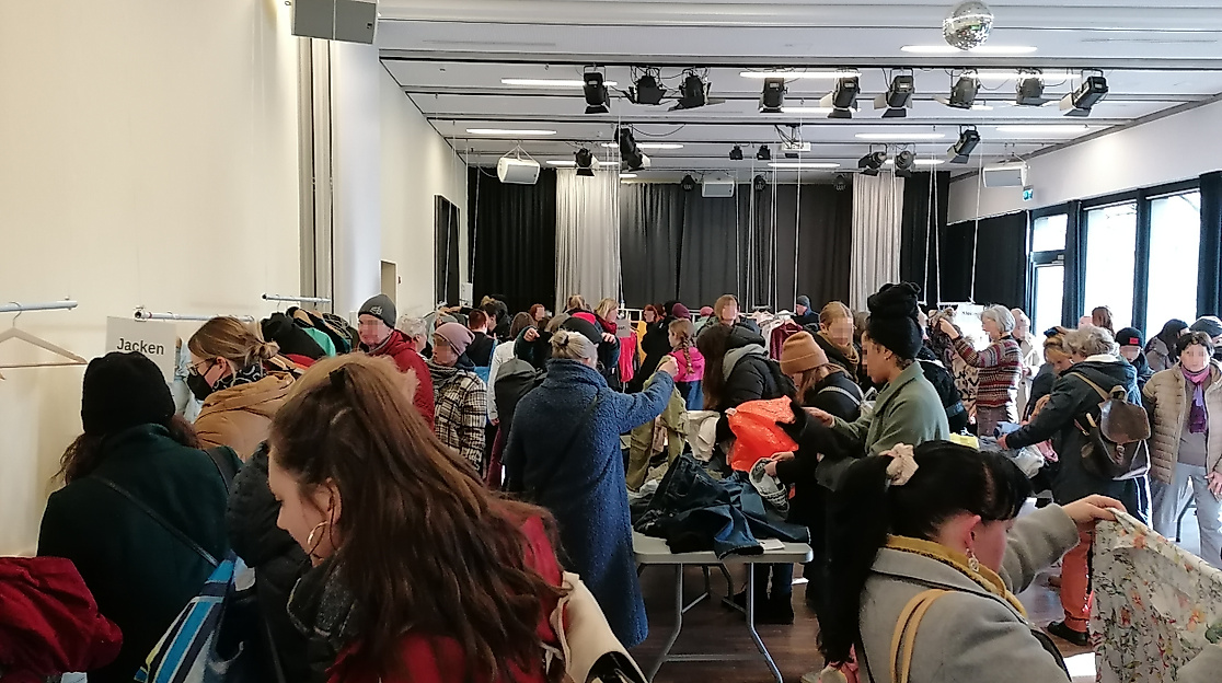 23_17_06_Kleidertausch_verpixelt_klein