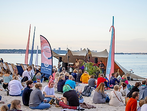 Musik im Strandkorb www.luebecker-bucht-ostsee.de(2)