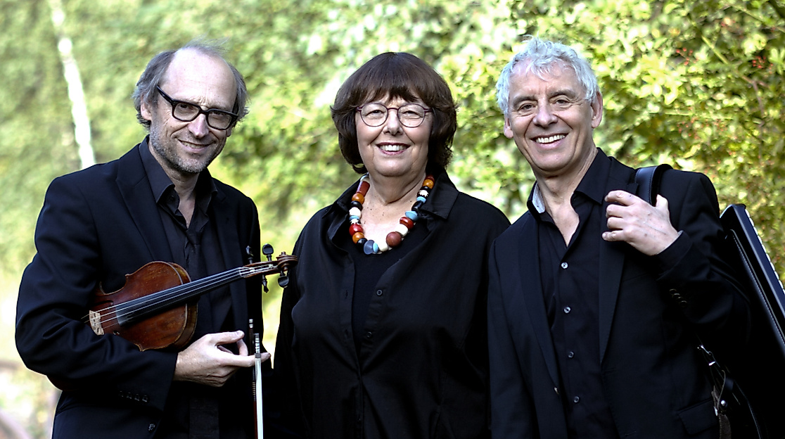Musikertrio im Freien