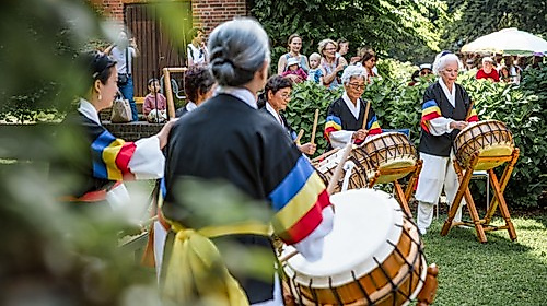 Sommerfest auf dem Petrus-Platz - Einmal vom Kirchturm abseilen!