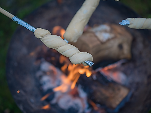 Lagerfeuer mit Stockbrot