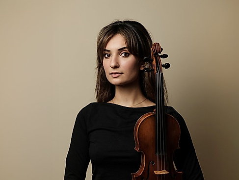 Ava Bahari, Violine