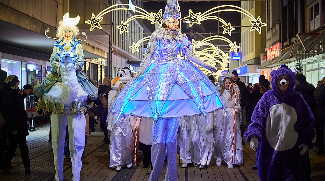Weihnachtsparade Elmshorn - Stelzenläufer