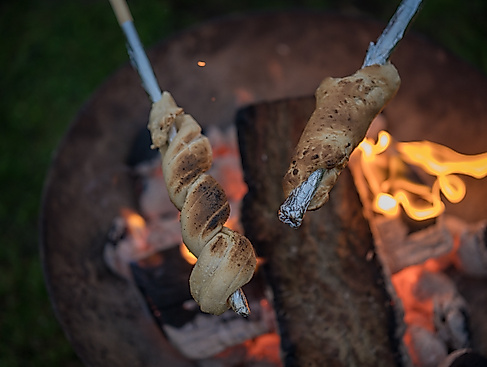 Lagerfeuer mit Stockbrot