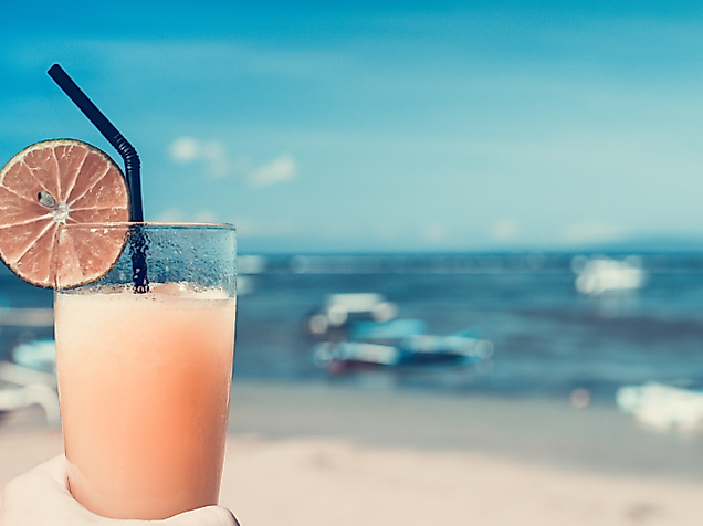 cocktail_c_artem-beliaikin-unsplash