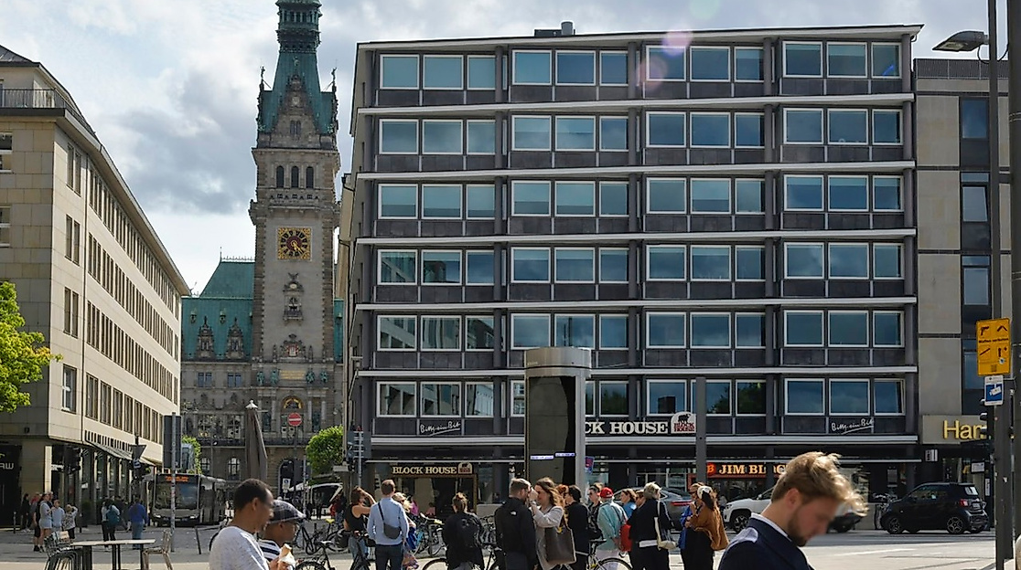 Gedaechtnislücken #revisited, Katharina Kohl, digitale Litfaßsäule Jungfernstieg, Hamburg 2026, Foto: DG. Reiß