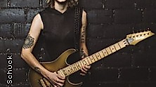 Yasi Hofer